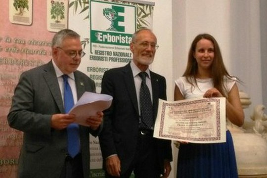 Studentessa dell'Alma Mater vince il premio della Federazione erboristi italiani FEI